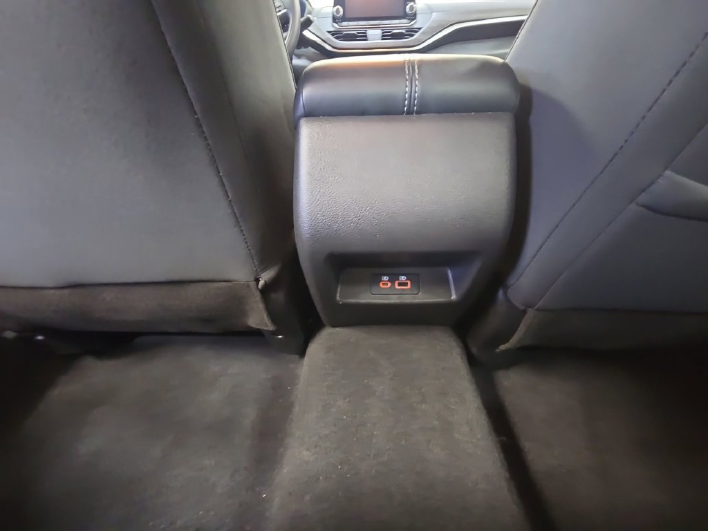 Used 2025 Nissan Altima 2.5 SV FWD image 29