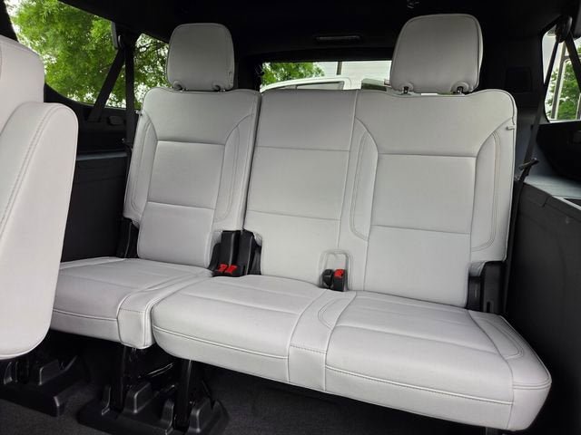 Used 2025 Chevrolet Suburban Premier AWD/4WD image 15