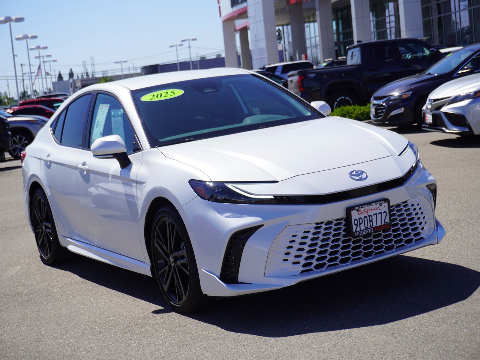 Used 2025 Toyota Camry XSE FWD image 1