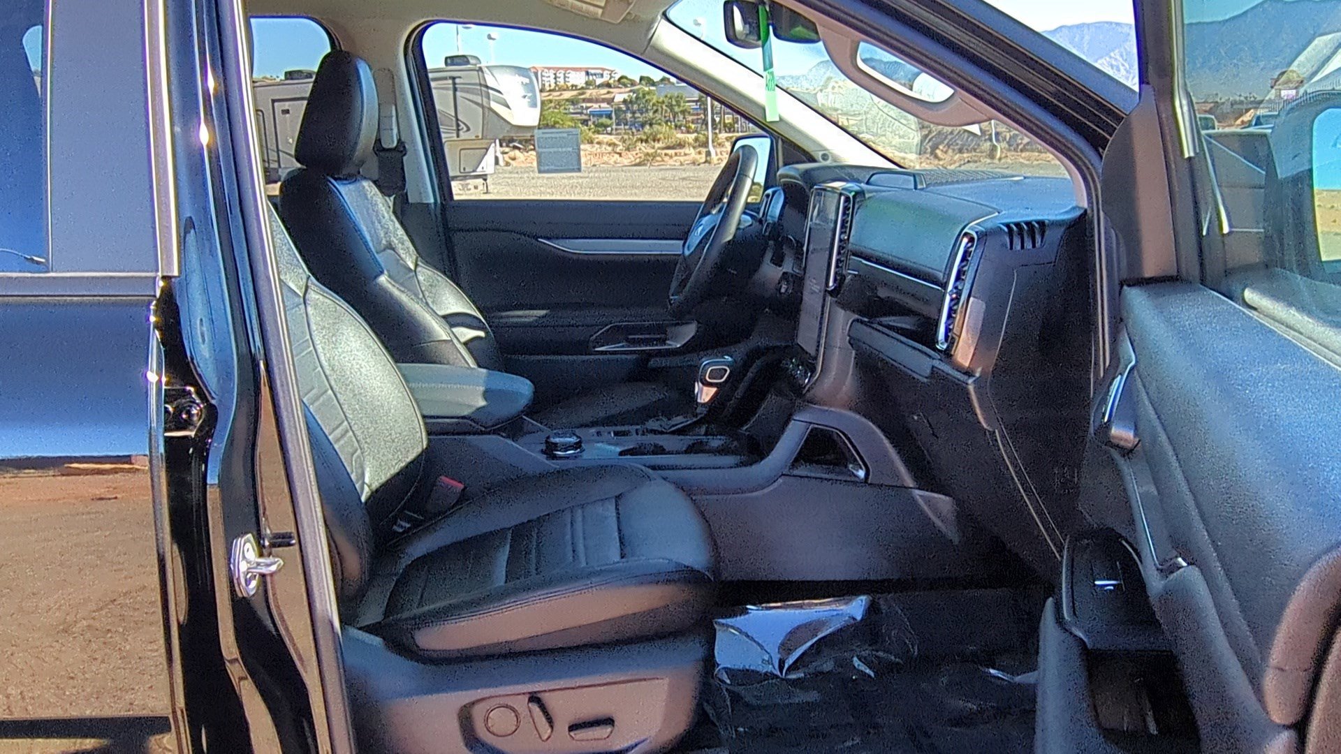 Used 2025 Ford Ranger Lariat w/ Black Appearance Package image 31