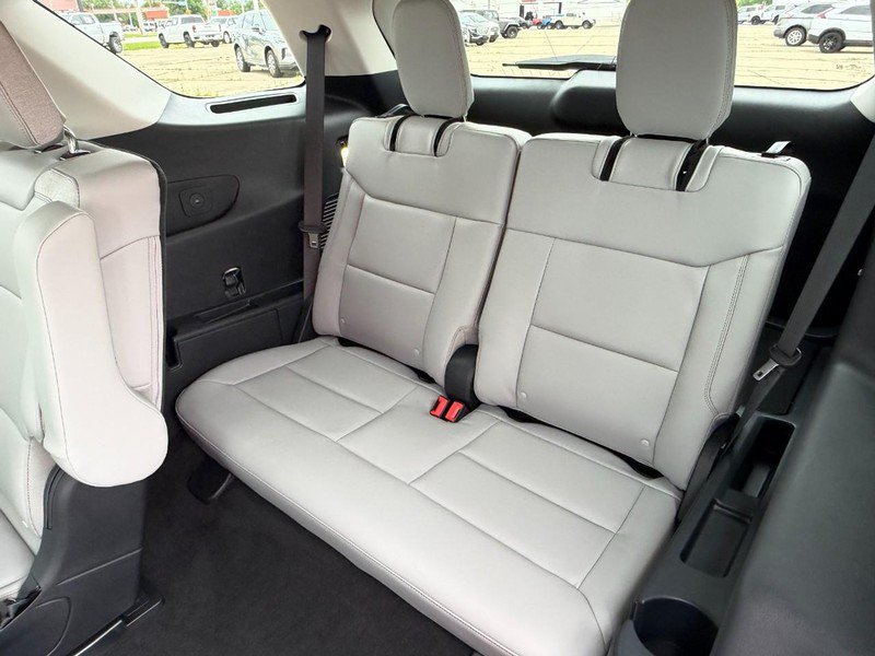 Used 2025 Ford Explorer Active w/ Active Comfort Package AWD/4WD image 18