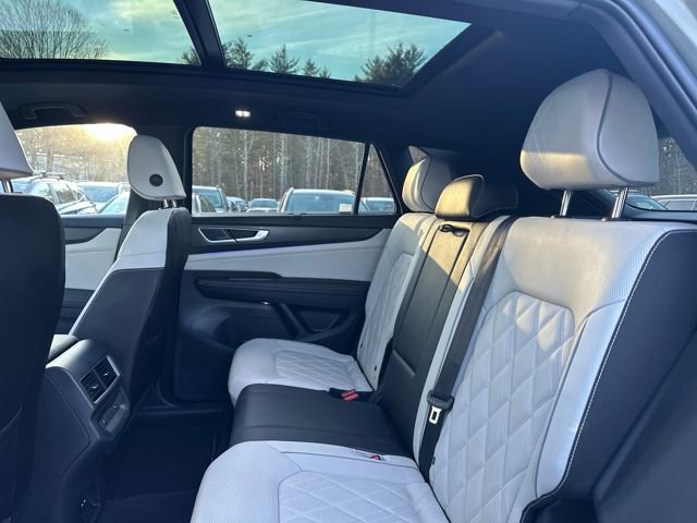 Used 2025 Volkswagen Atlas Cross Sport SEL Premium R-Line image 18