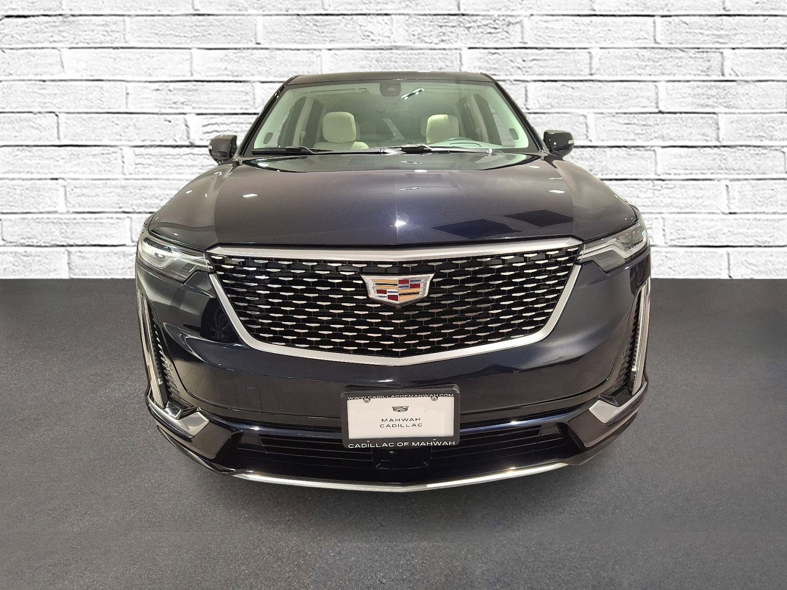 Used 2022 Cadillac XT6 Premium Luxury w/ Technology Package image 3