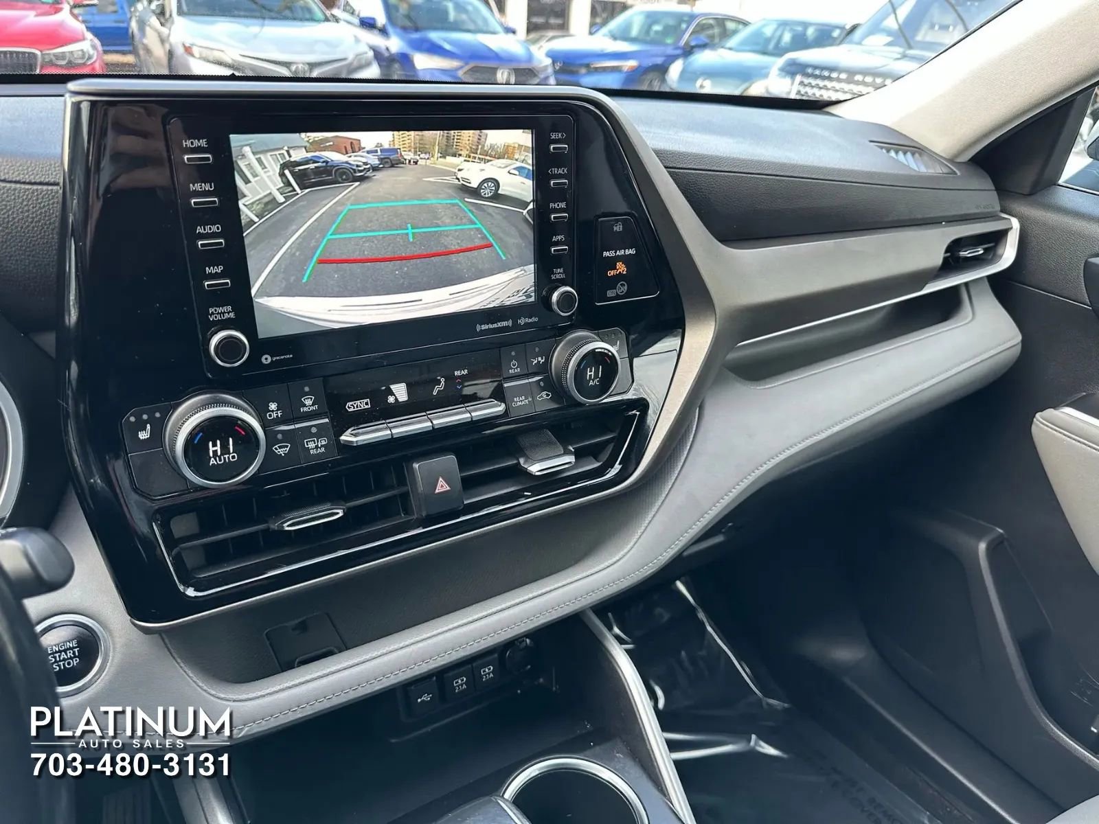 Used 2020 Toyota Highlander XLE image 11