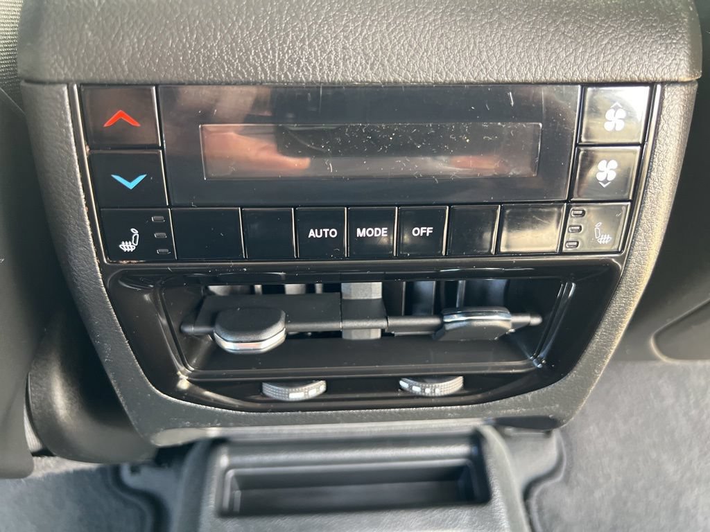 Used 2023 Jeep Grand Cherokee L Limited AWD/4WD image 25