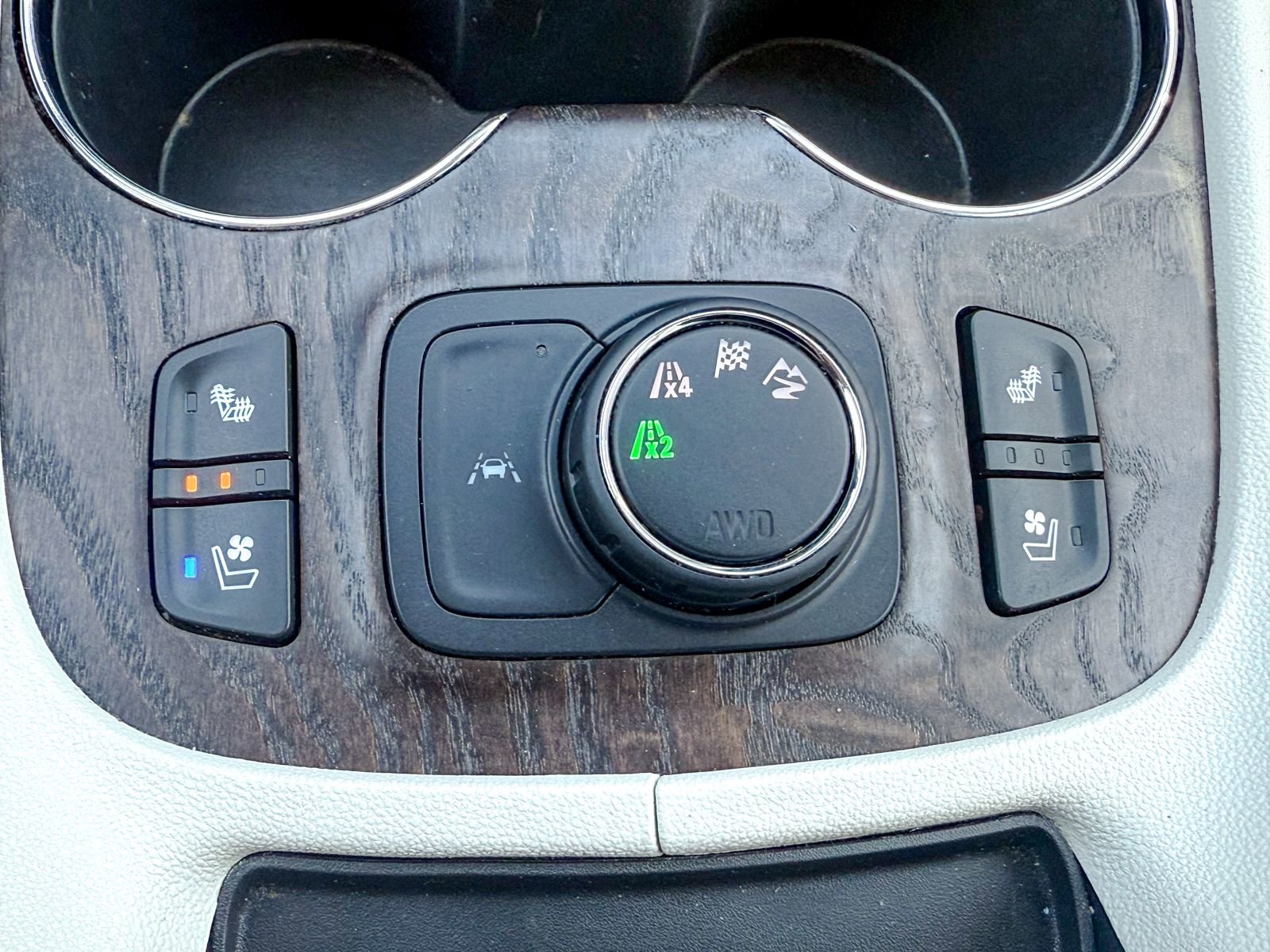 Used 2020 GMC Acadia Denali w/ Technology Package AWD/4WD image 45