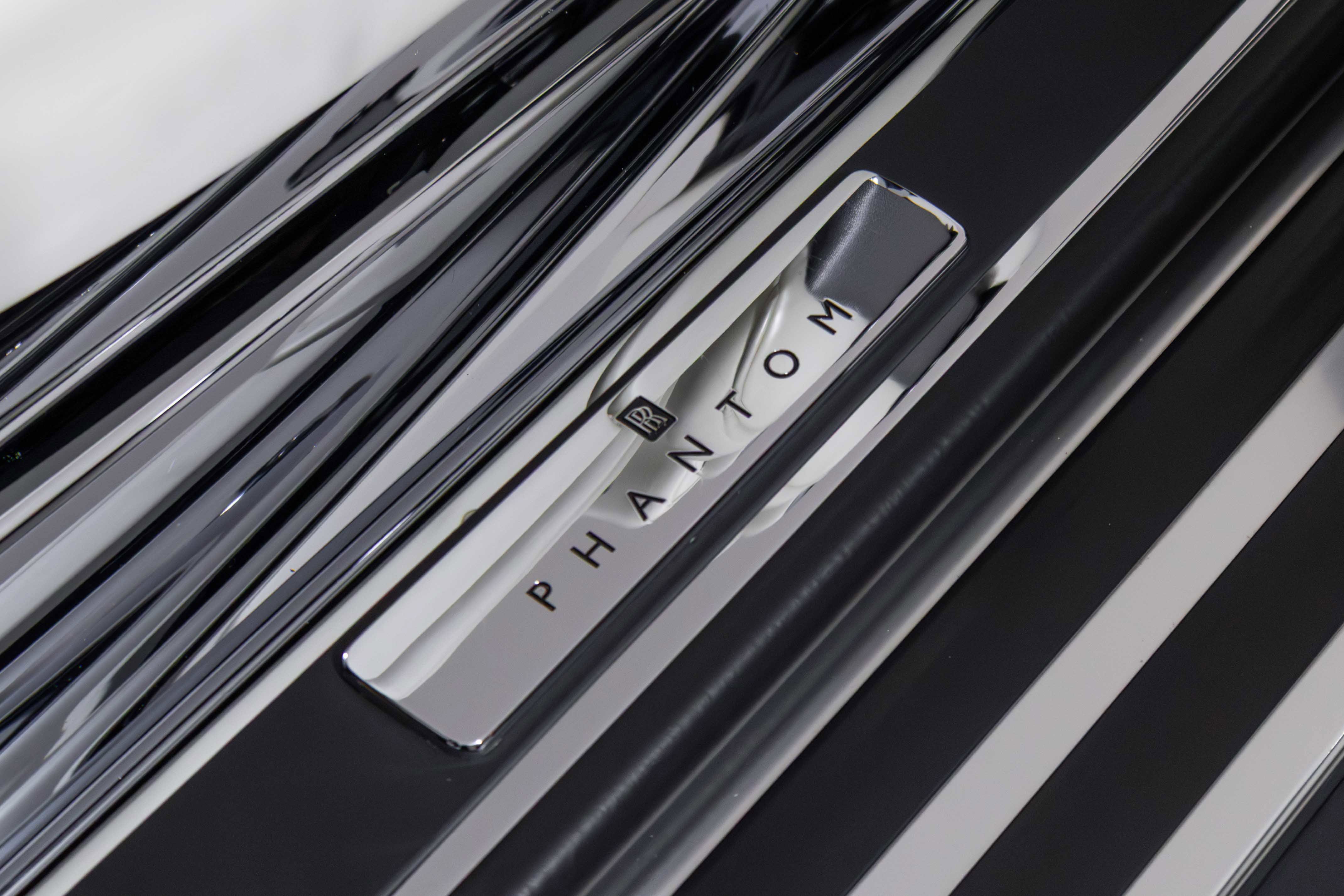 Used 2013 Rolls-Royce Phantom Drophead Coupe image 39