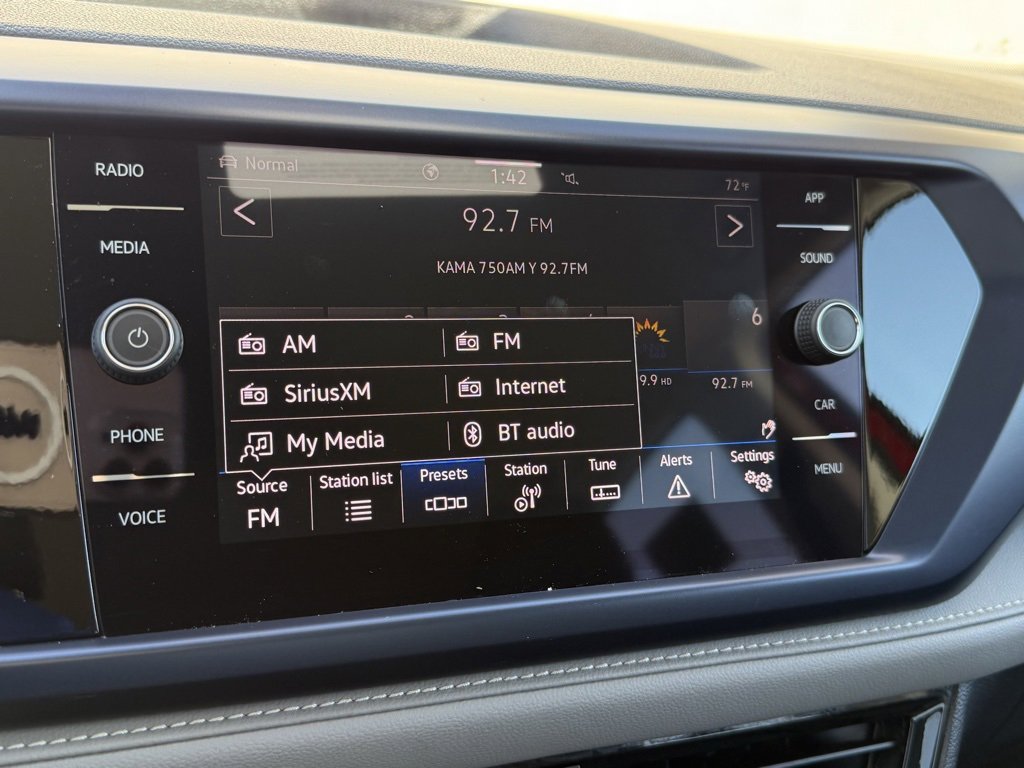 Certified 2024 Volkswagen Taos SE image 10