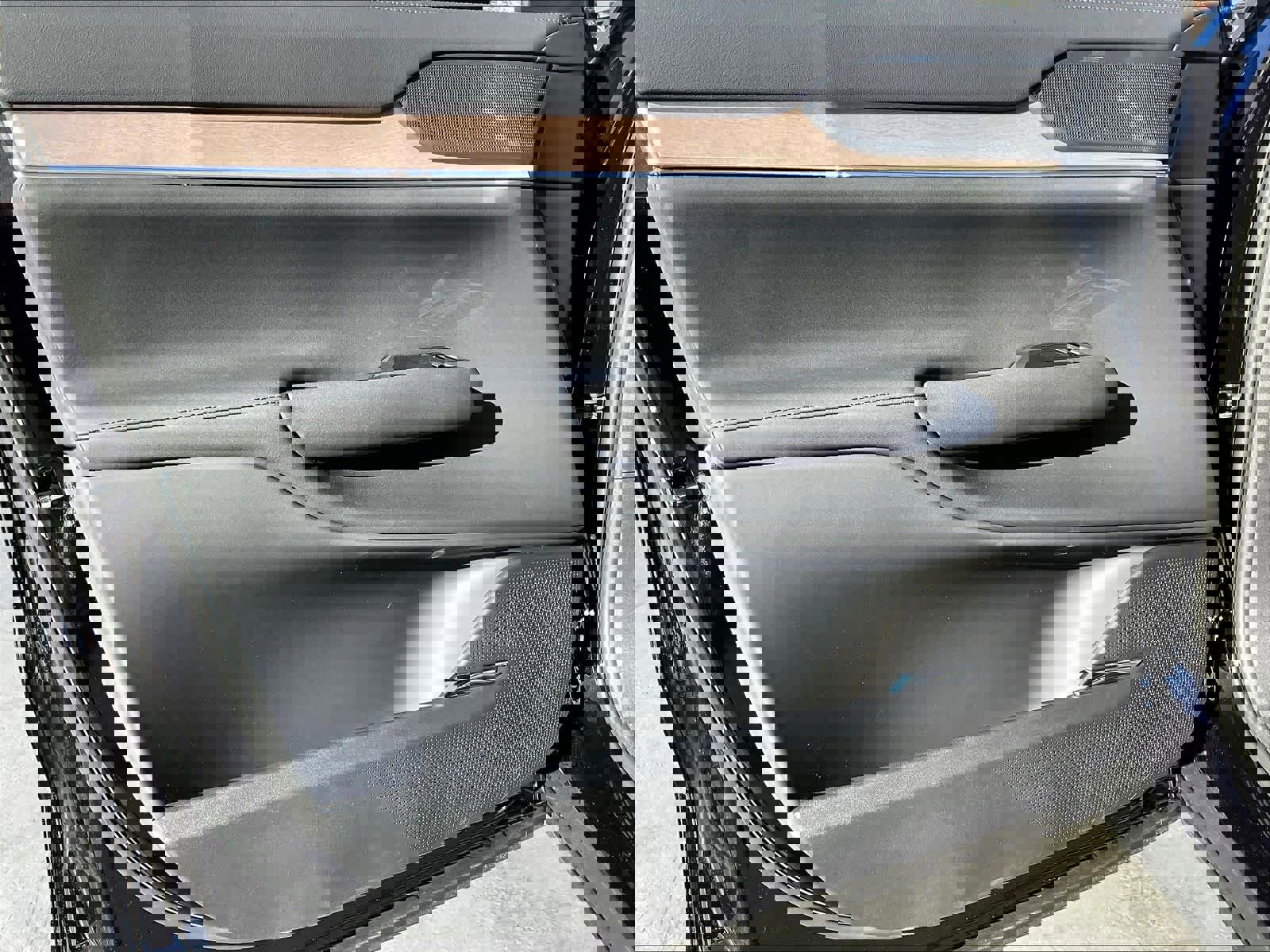 New 2025 Volvo EX90 Plus w/ Protection Package Premier image 24