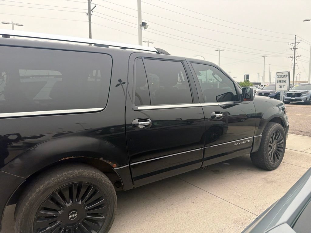 Used 2017 Lincoln Navigator L Select AWD/4WD image 9