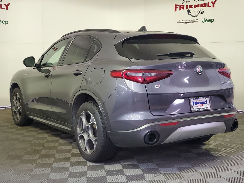 Used 2023 Alfa Romeo Stelvio Ti image 4