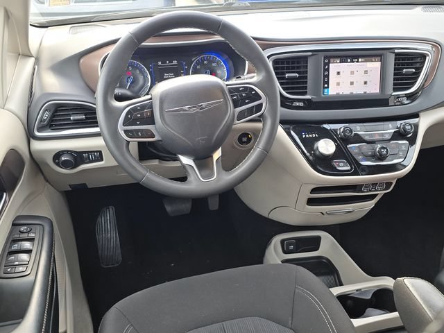 Used 2023 Chrysler Voyager LX FWD image 11