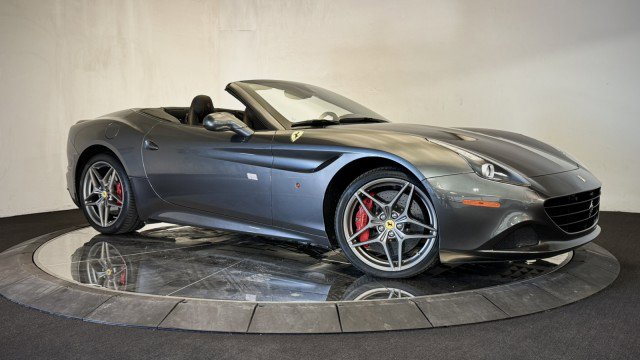 Used 2017 Ferrari California T RWD image 35