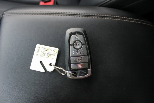 Used 2022 Ford Explorer XLT w/ Equipment Group 202A image 31