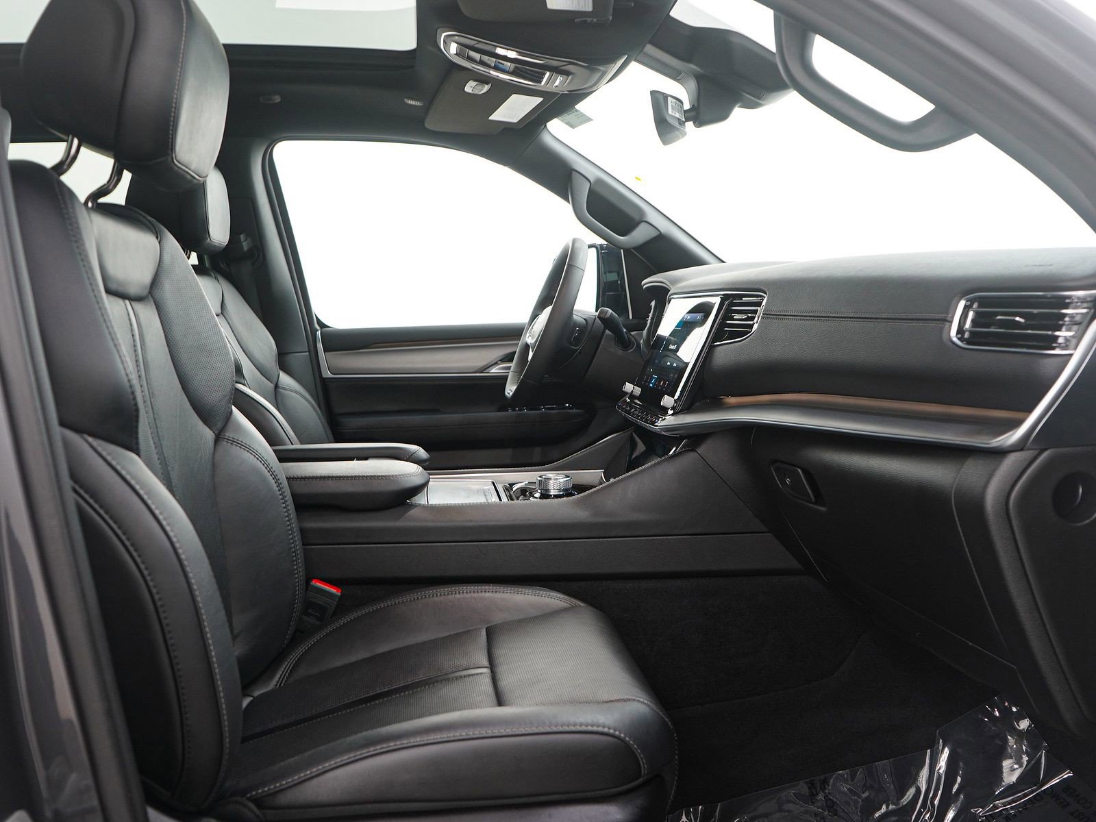 Used 2024 Jeep Wagoneer Series II image 12