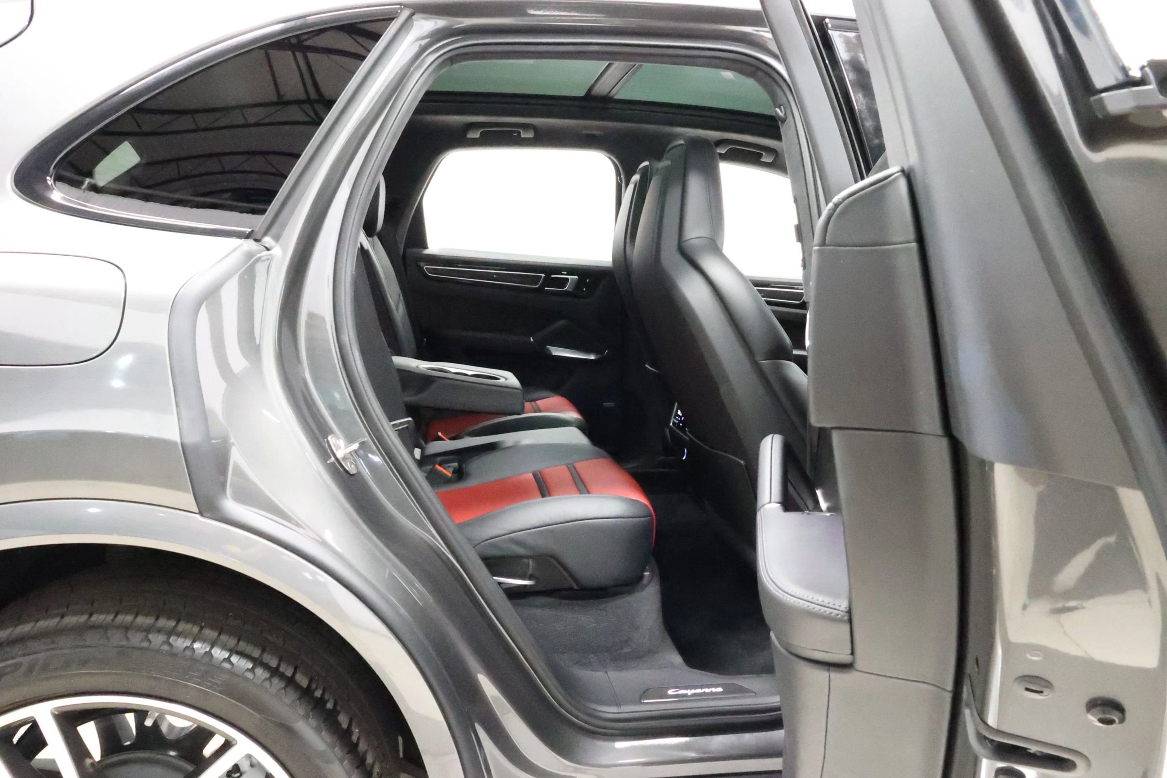 Used 2020 Porsche Cayenne Turbo image 68