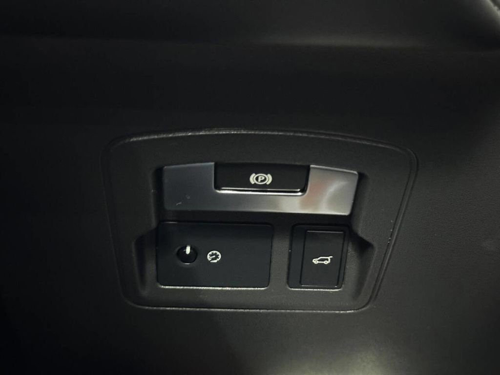 Used 2018 Land Rover Range Rover Velar R-Dynamic HSE AWD/4WD image 31