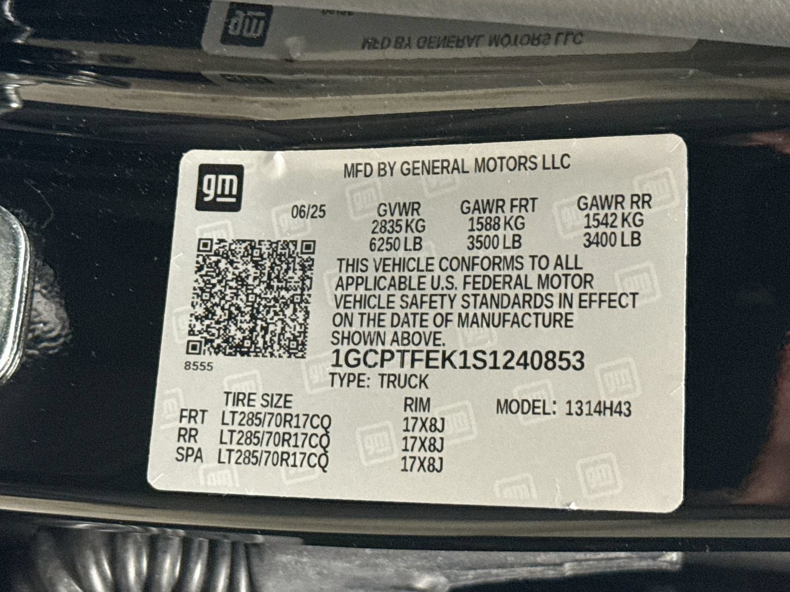 Used 2025 Chevrolet Colorado ZR2 w/ Technology Package AWD/4WD image 37