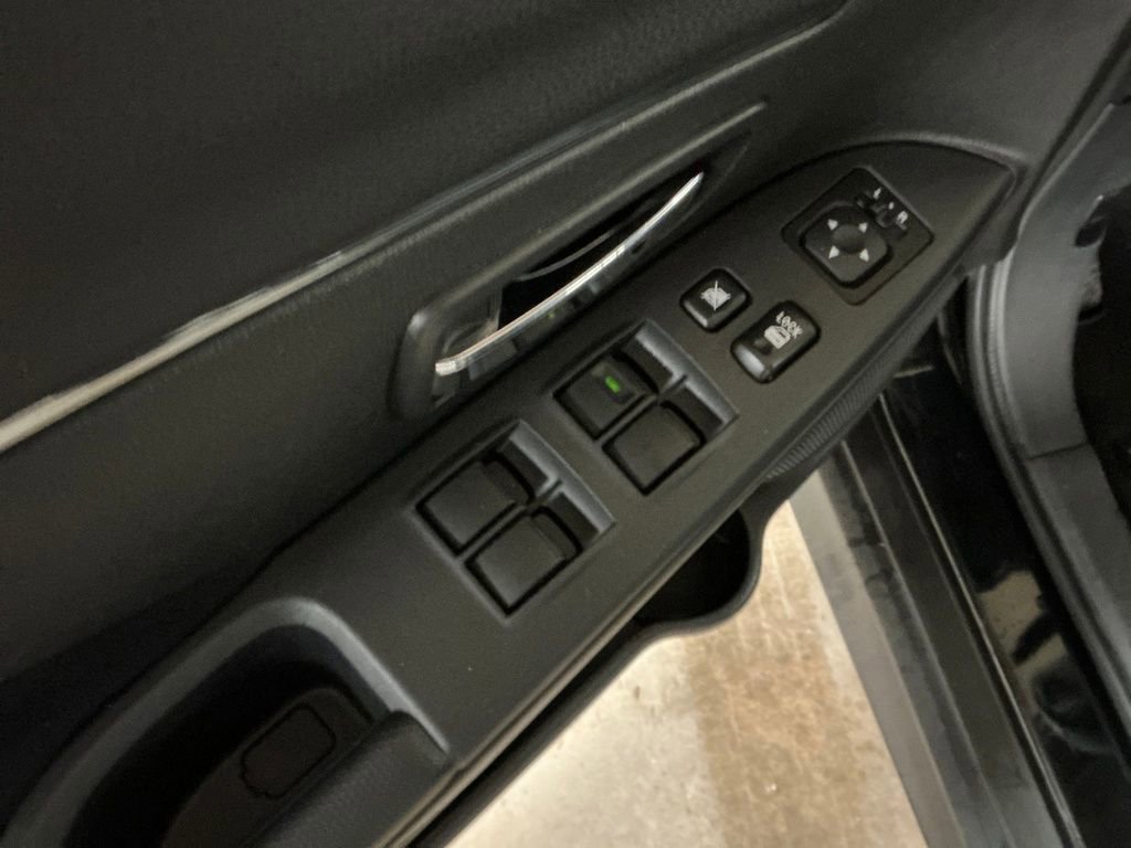 Used 2025 Mitsubishi Outlander Sport LE image 11