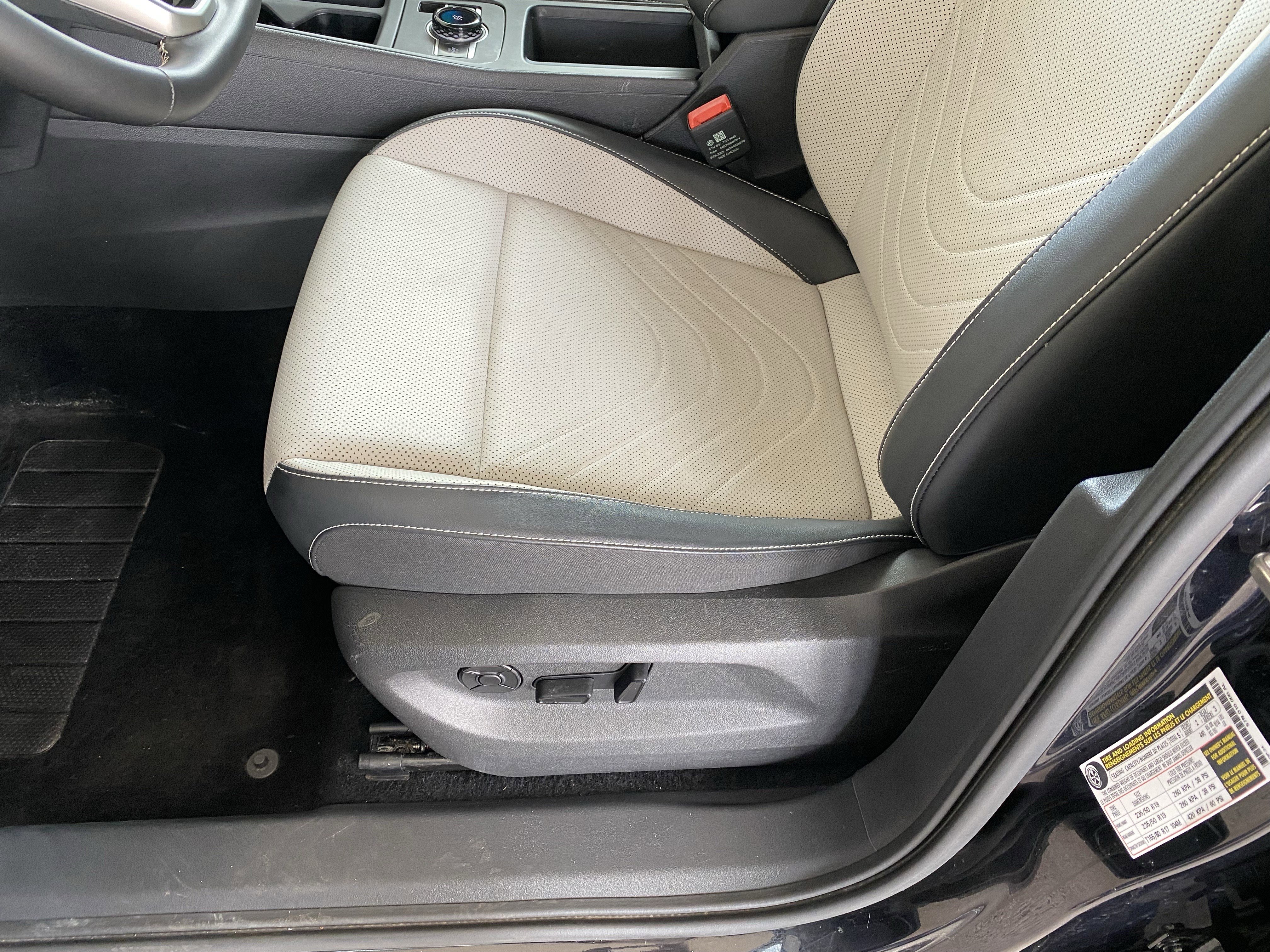Used 2025 Volkswagen Tiguan SE w/ Panoramic Sunroof Package AWD/4WD image 28