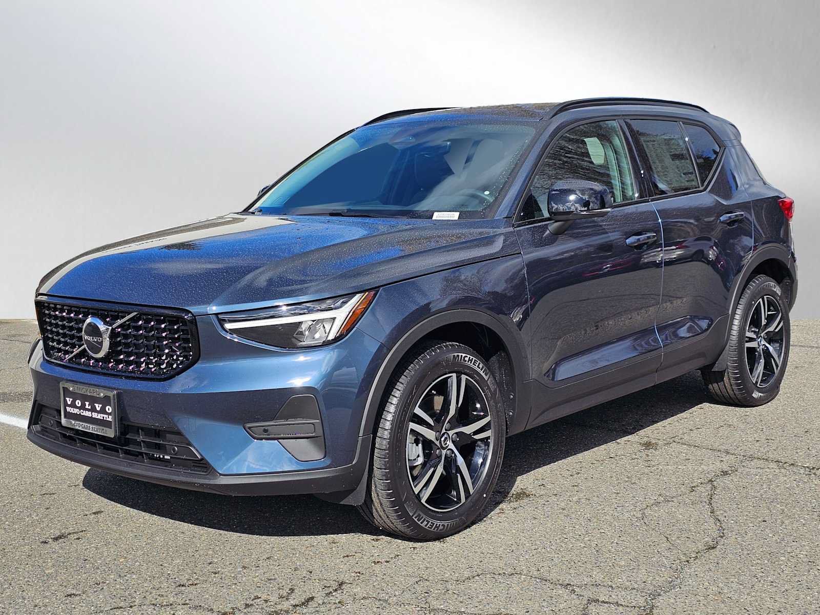 New 2026 Volvo XC40 B5 Core w/ Climate Package AWD/4WD image 7