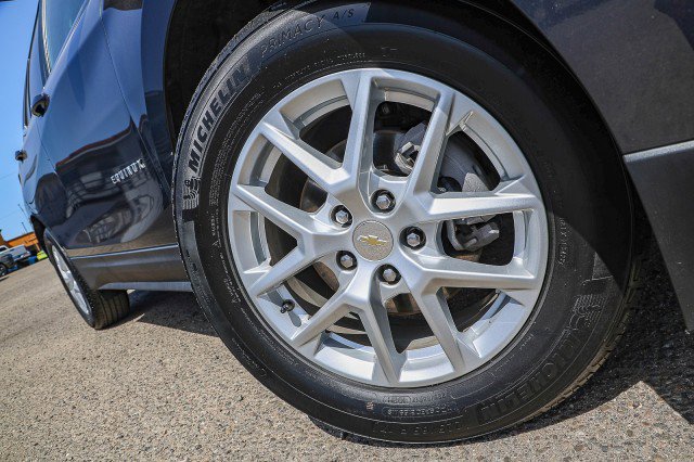 Used 2023 Chevrolet Equinox LT FWD image 2