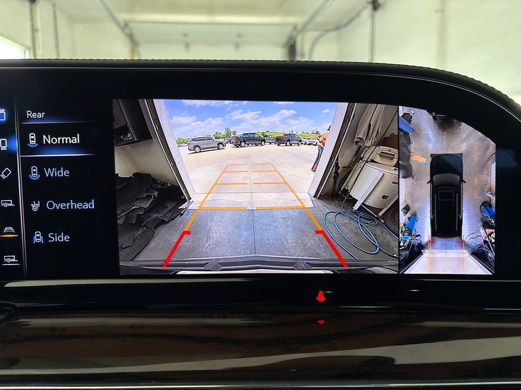 Used 2022 Cadillac Escalade Sport Platinum w/ LPO, ONYX Package AWD/4WD image 33