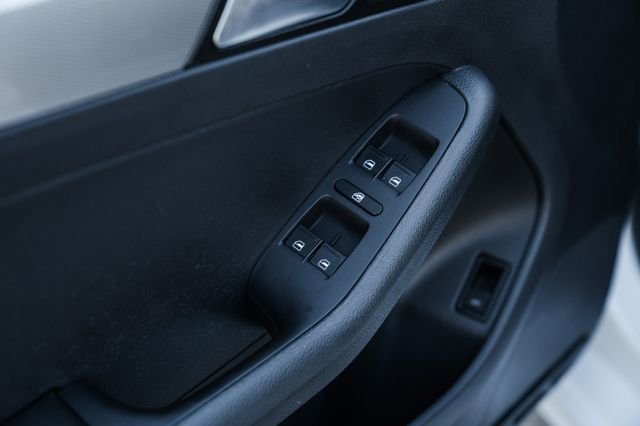 Used 2017 Volkswagen Jetta SE image 64