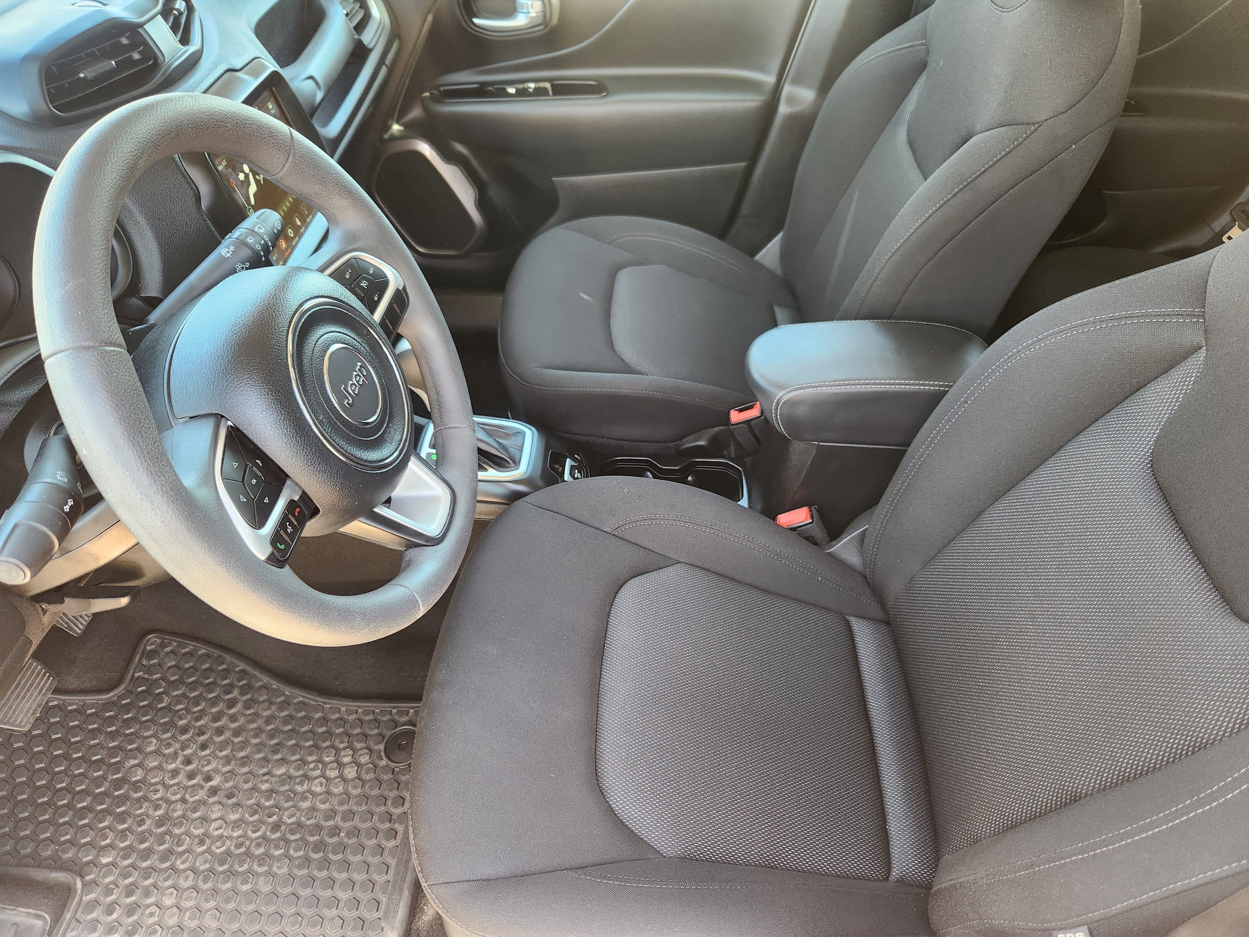 Used 2023 Jeep Renegade Latitude AWD/4WD image 9