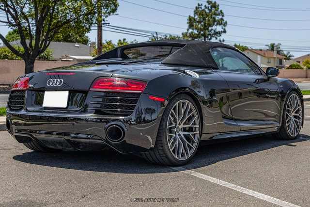 Used 2014 Audi R8 V10 w/ Full Leather Package AWD/4WD image 19
