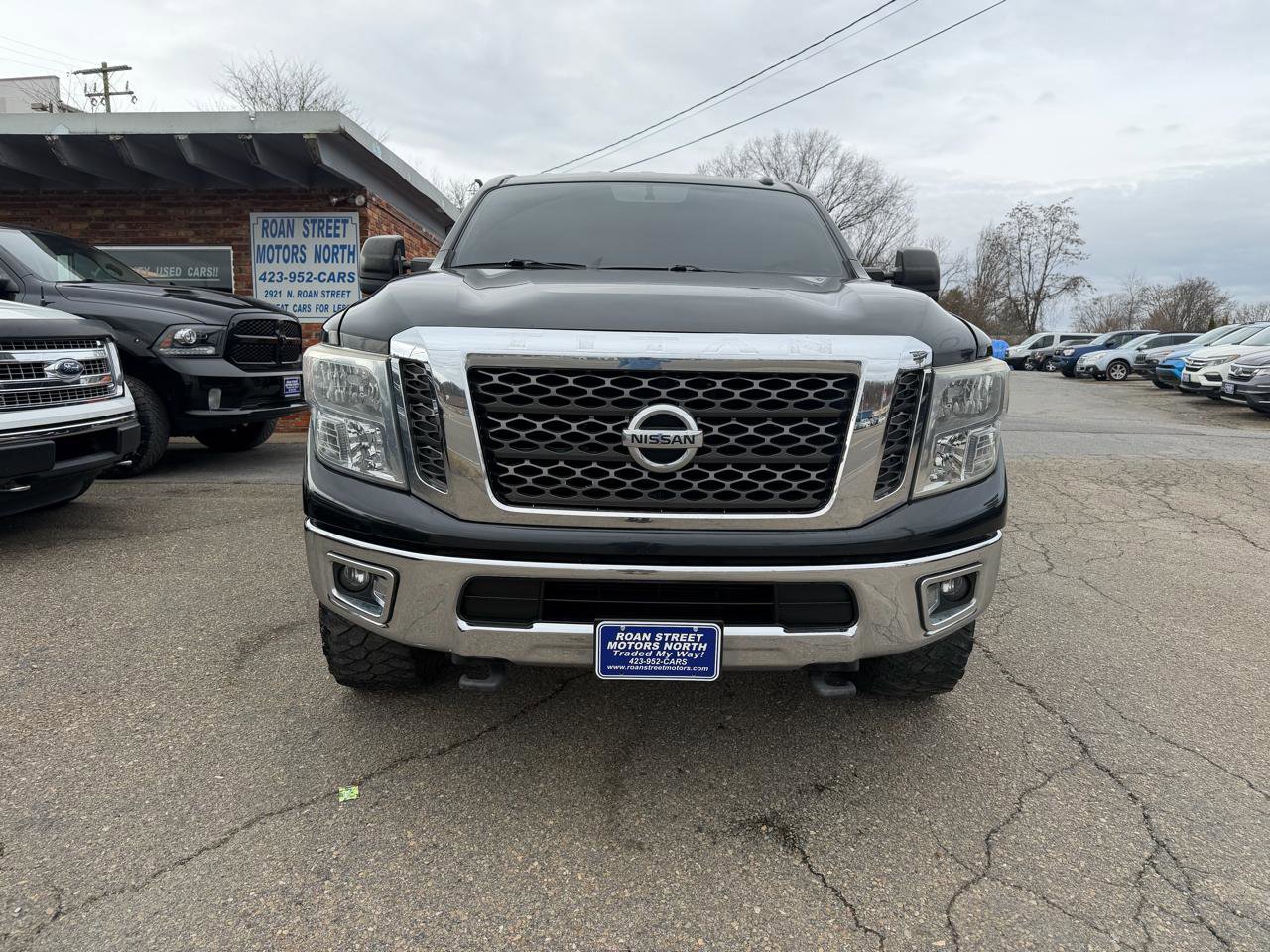 Used 2017 Nissan Titan SV AWD/4WD image 7