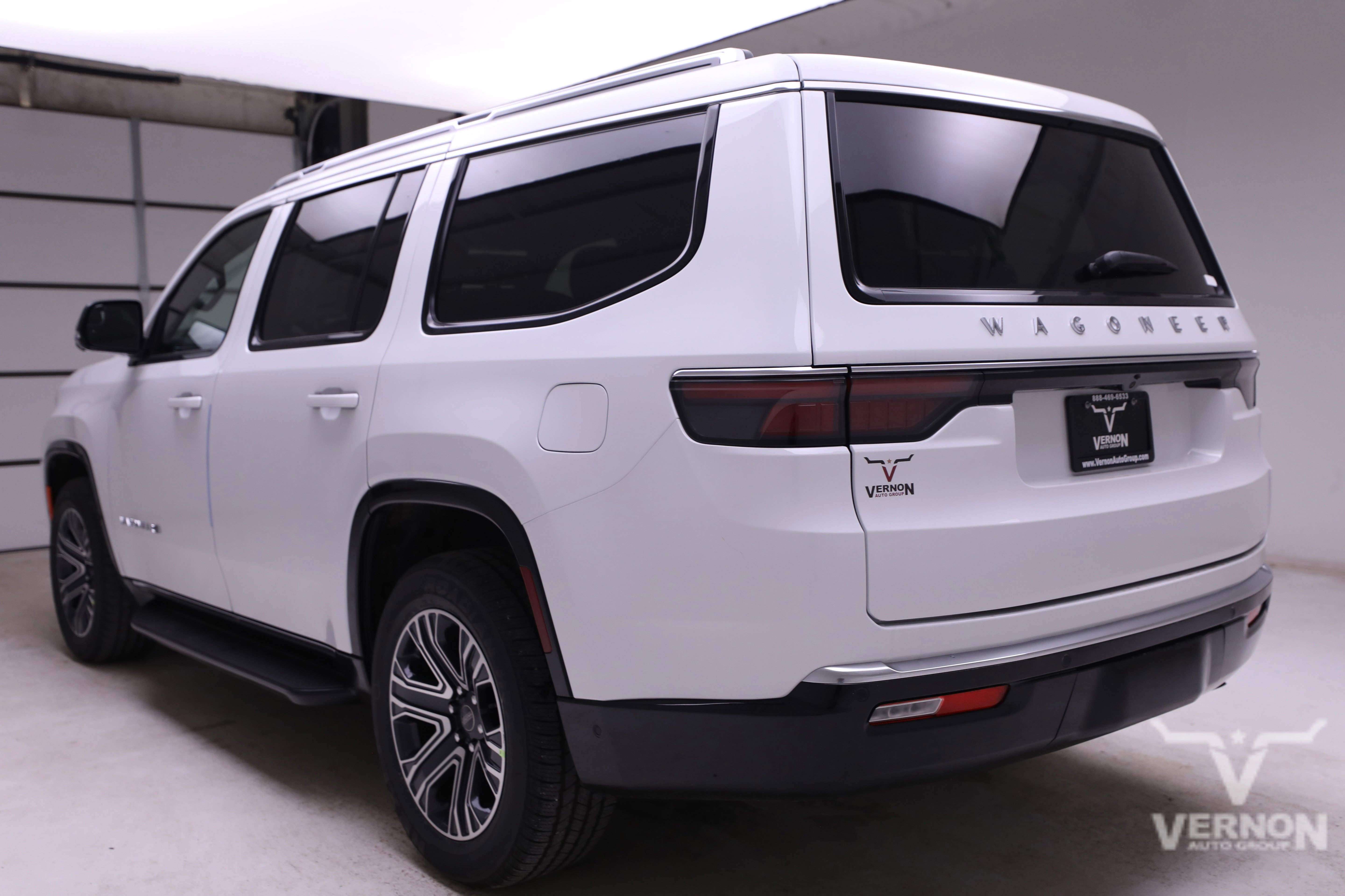 New 2025 Jeep Wagoneer Base 4x4 w/ Convenience Group I image 3