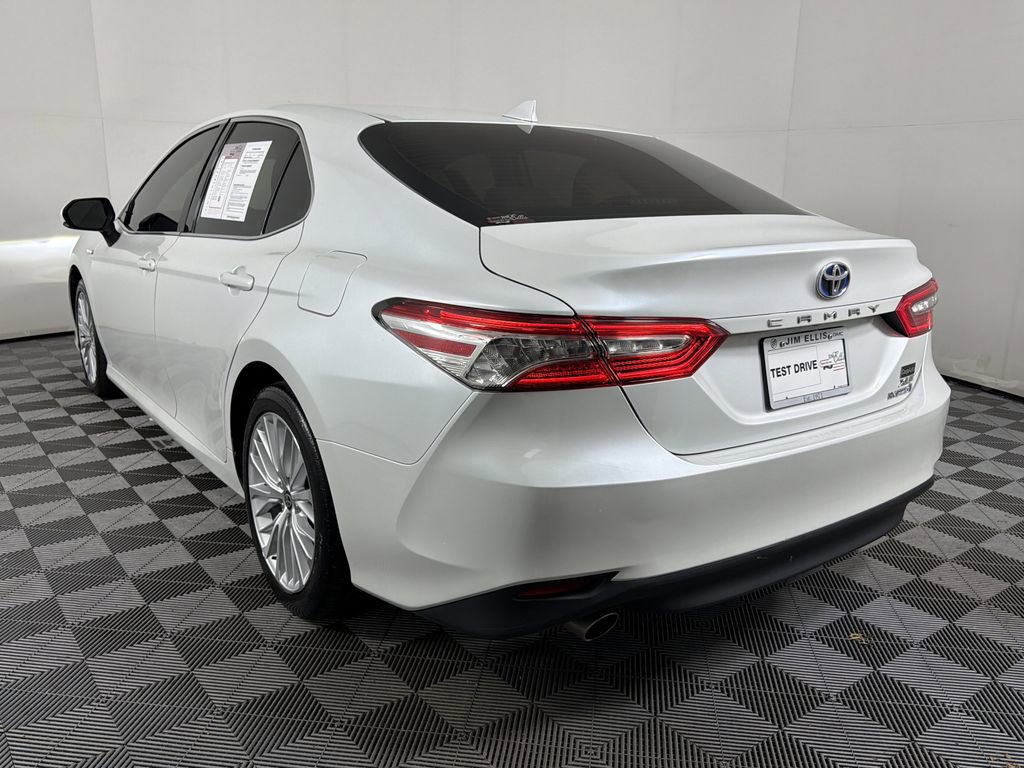 Used 2020 Toyota Camry XLE image 4