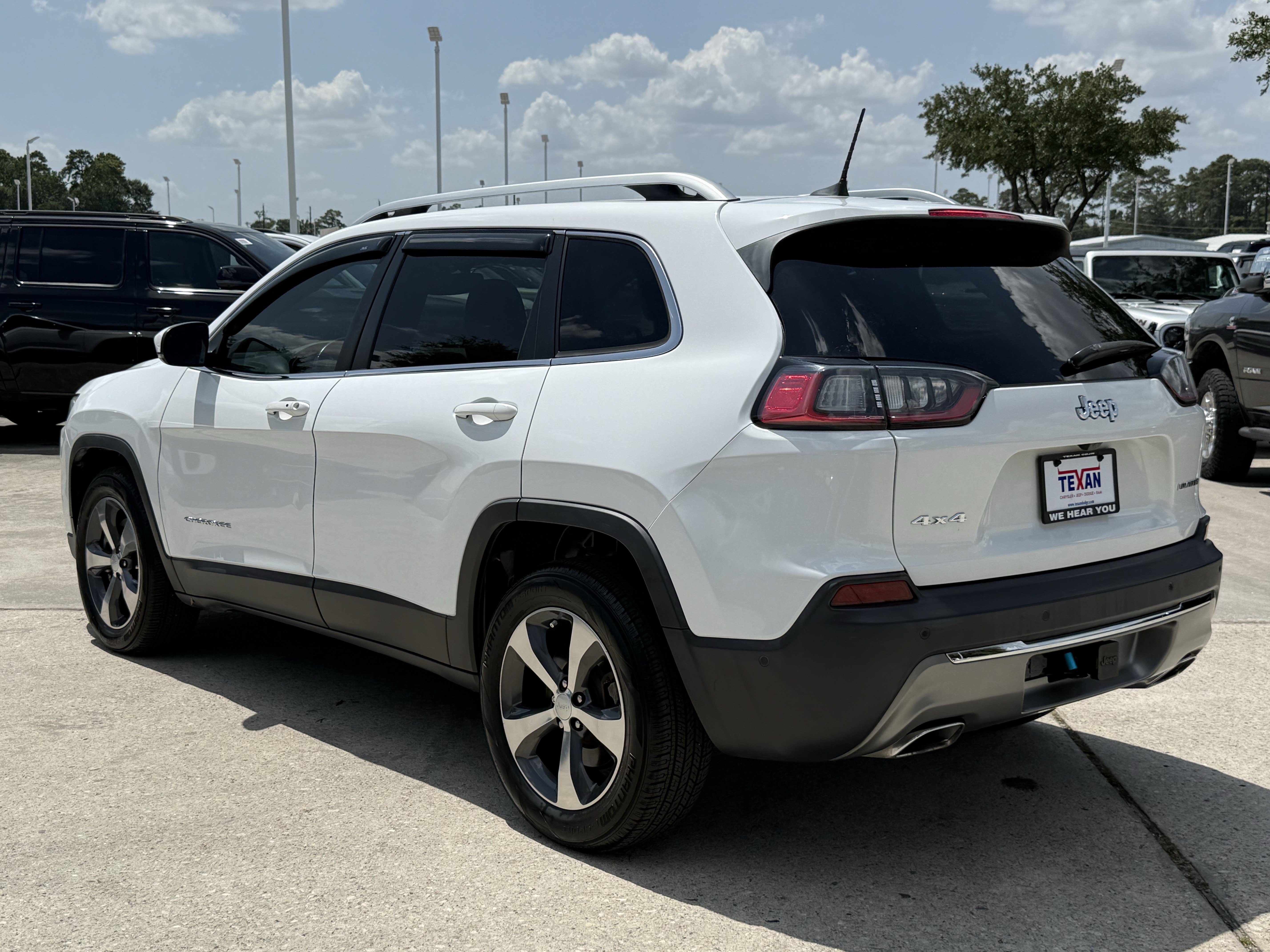 Used 2019 Jeep Cherokee Limited w/ Technology Group AWD/4WD image 7