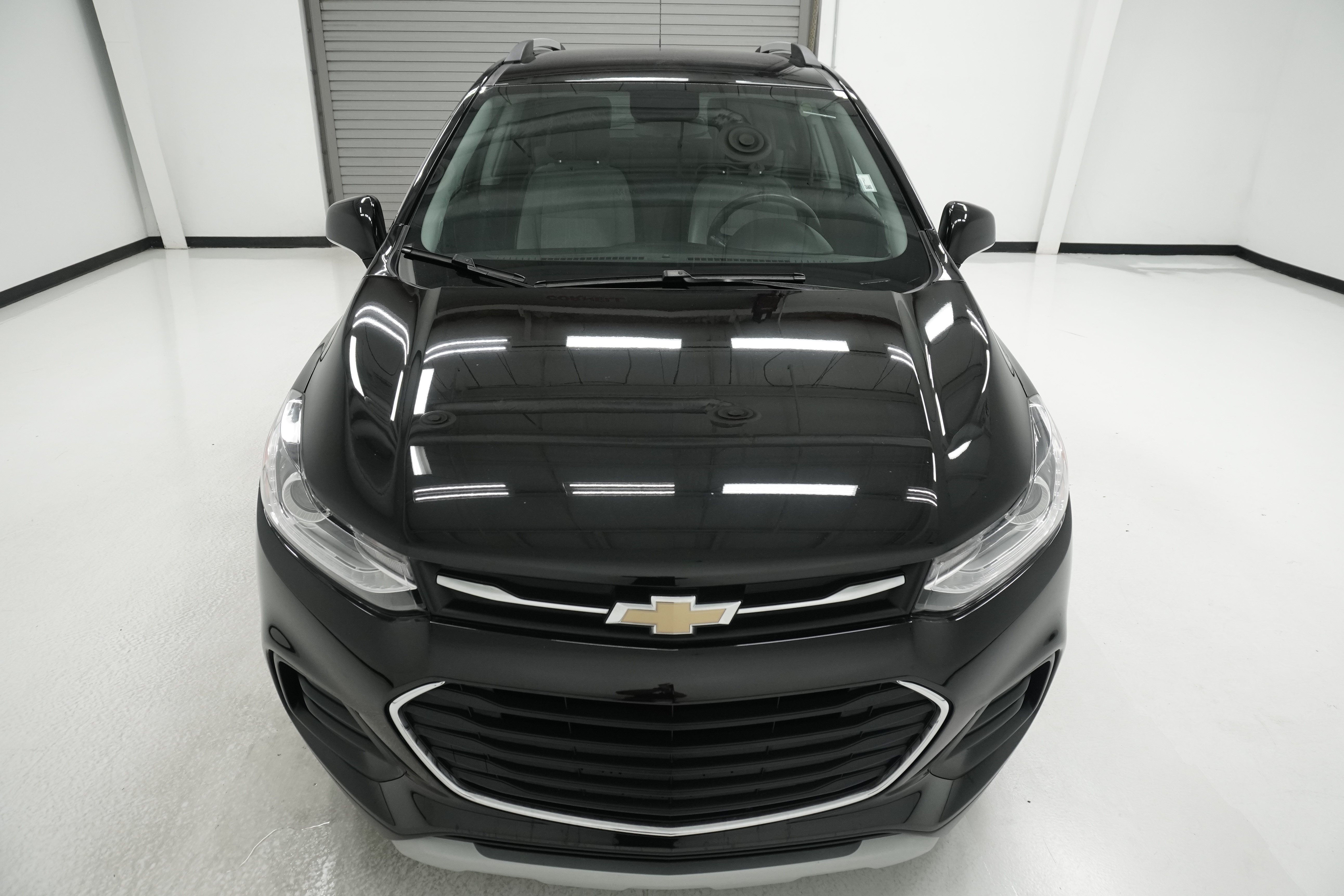 Used 2021 Chevrolet Trax LT w/ LT Convenience Package AWD/4WD image 2