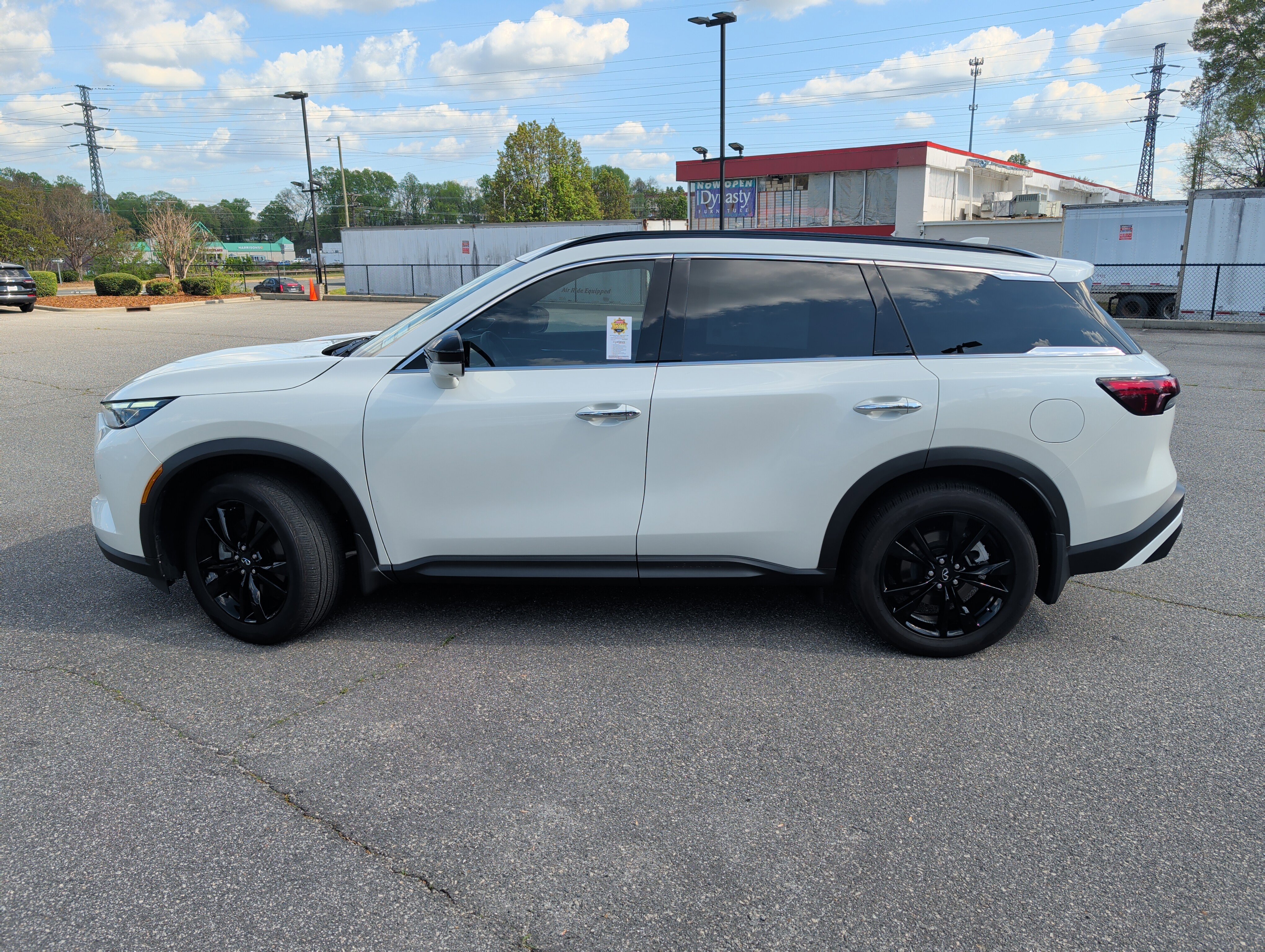 Used 2025 INFINITI QX60 Luxe w/ Black Edition image 6