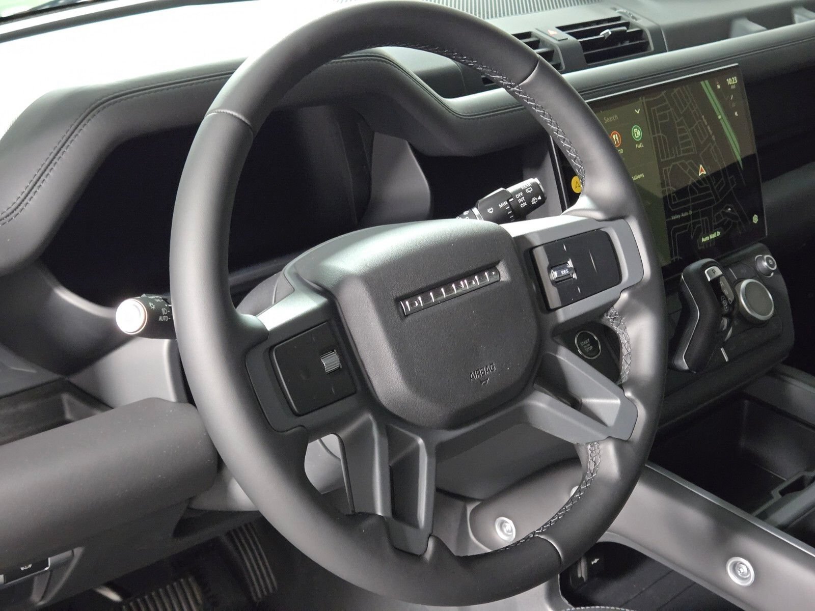 New 2026 Land Rover Defender 110 X-Dynamic SE AWD/4WD image 24