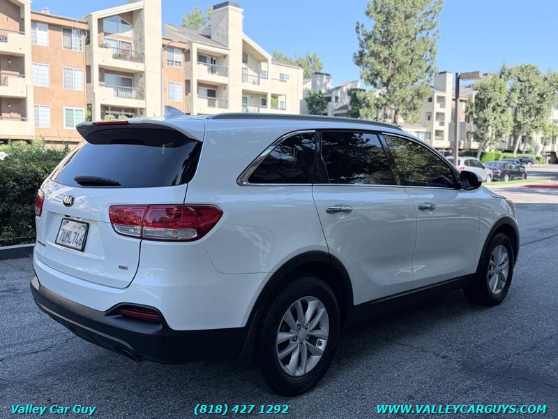 Used 2016 Kia Sorento FWD image 4