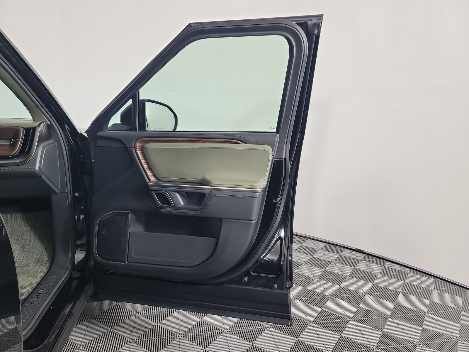 Used 2024 Rivian R1T Adventure Dual AWD/4WD image 18