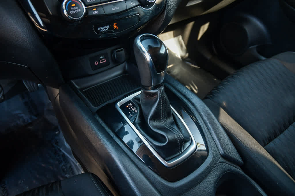 Used 2020 Nissan Rogue SV FWD image 50