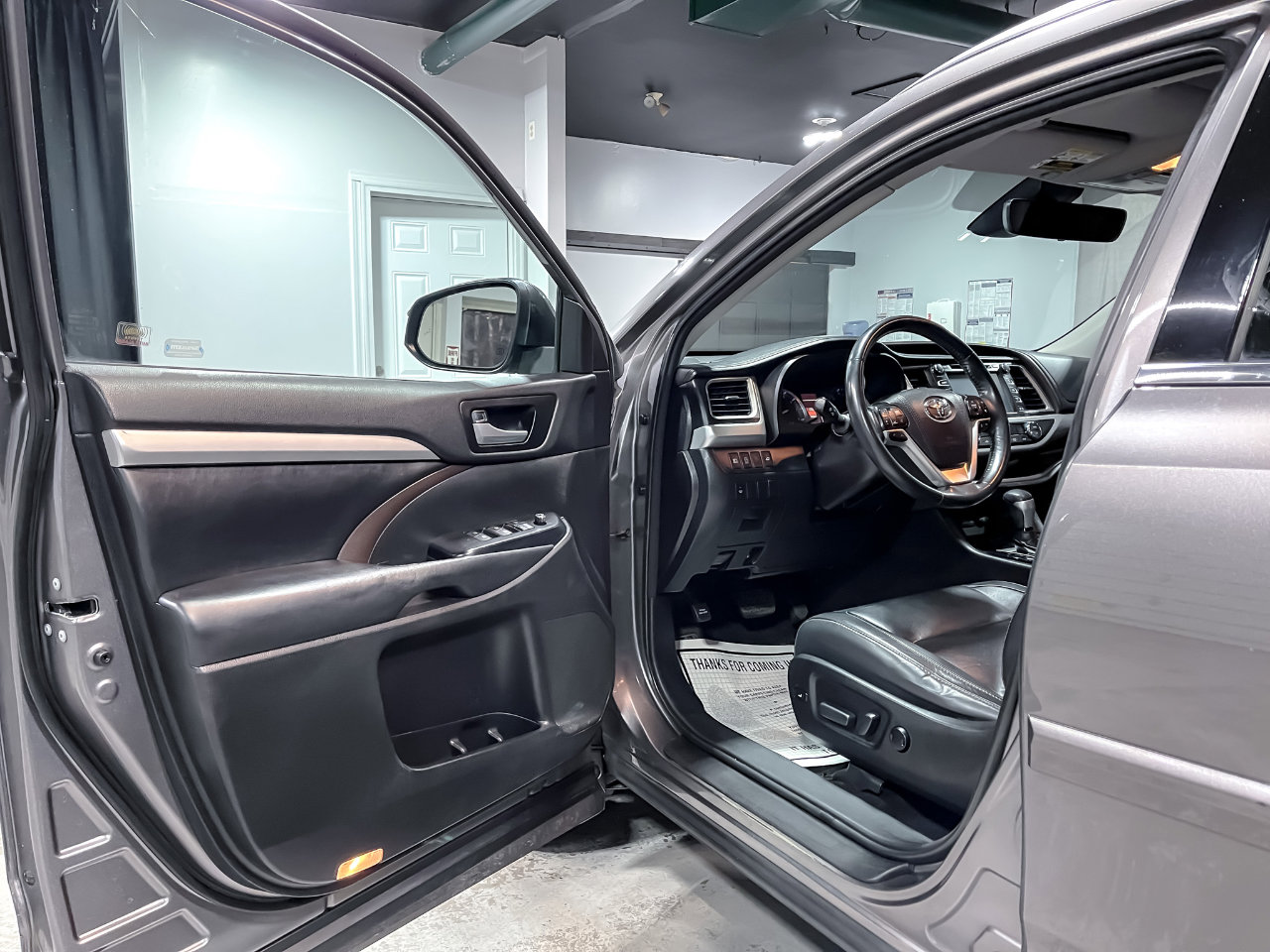 Used 2018 Toyota Highlander XLE image 12