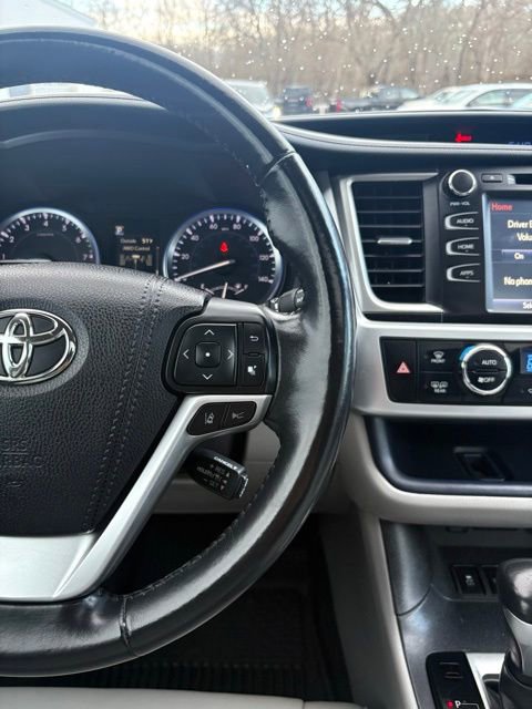 Used 2017 Toyota Highlander XLE image 37
