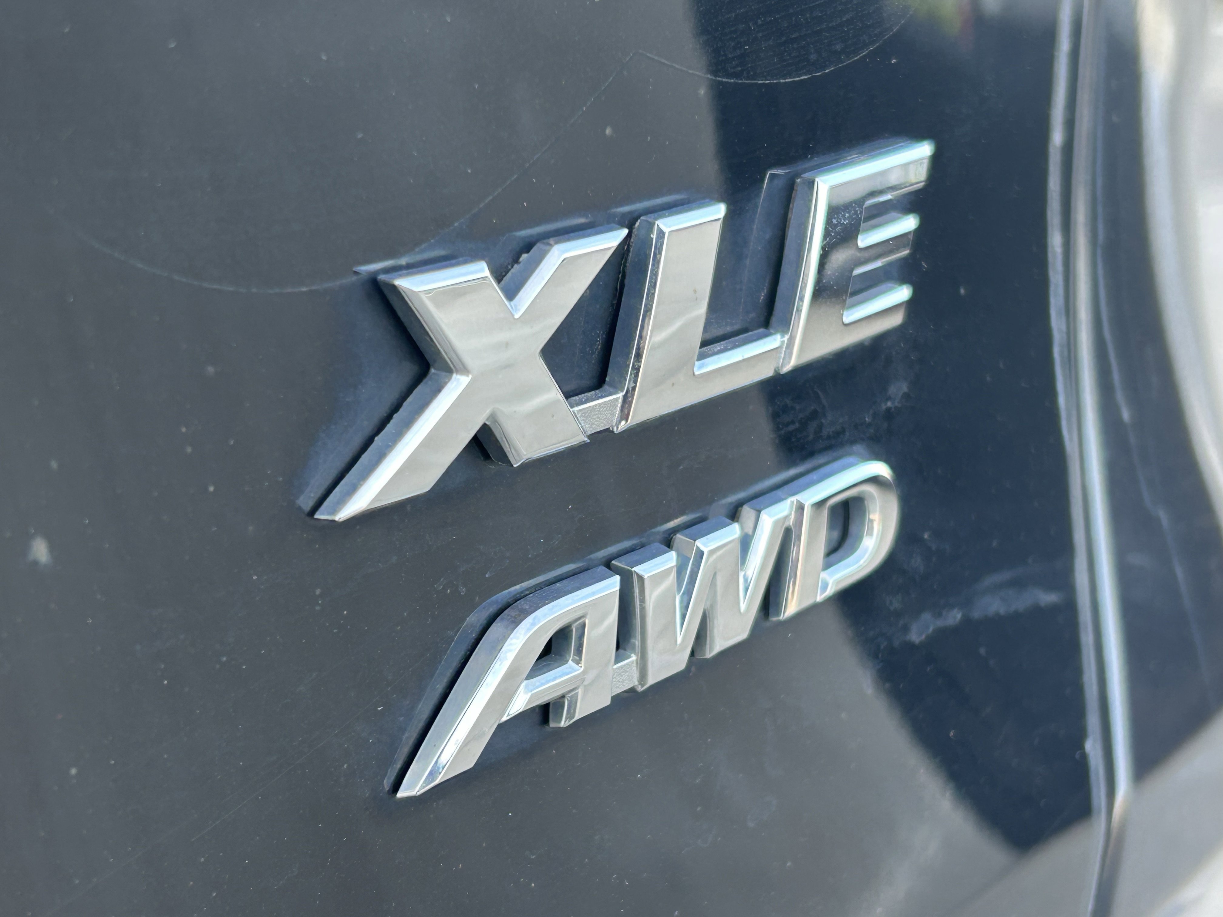 Used 2022 Toyota RAV4 XLE Premium image 9