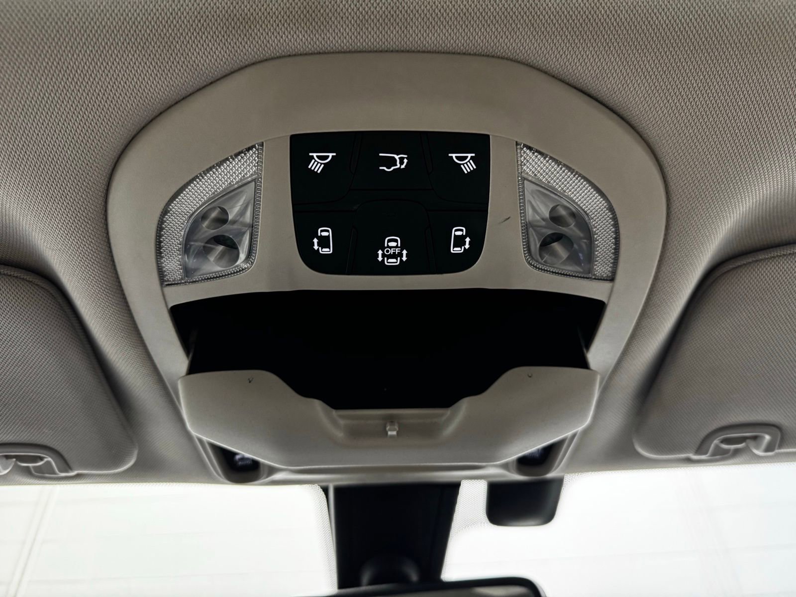 Used 2020 Chrysler Pacifica Limited image 25