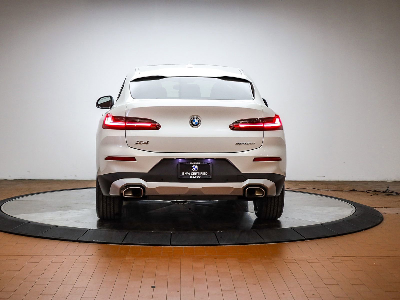 Certified 2023 BMW X4 xDrive30i w/ Premium Package image 3