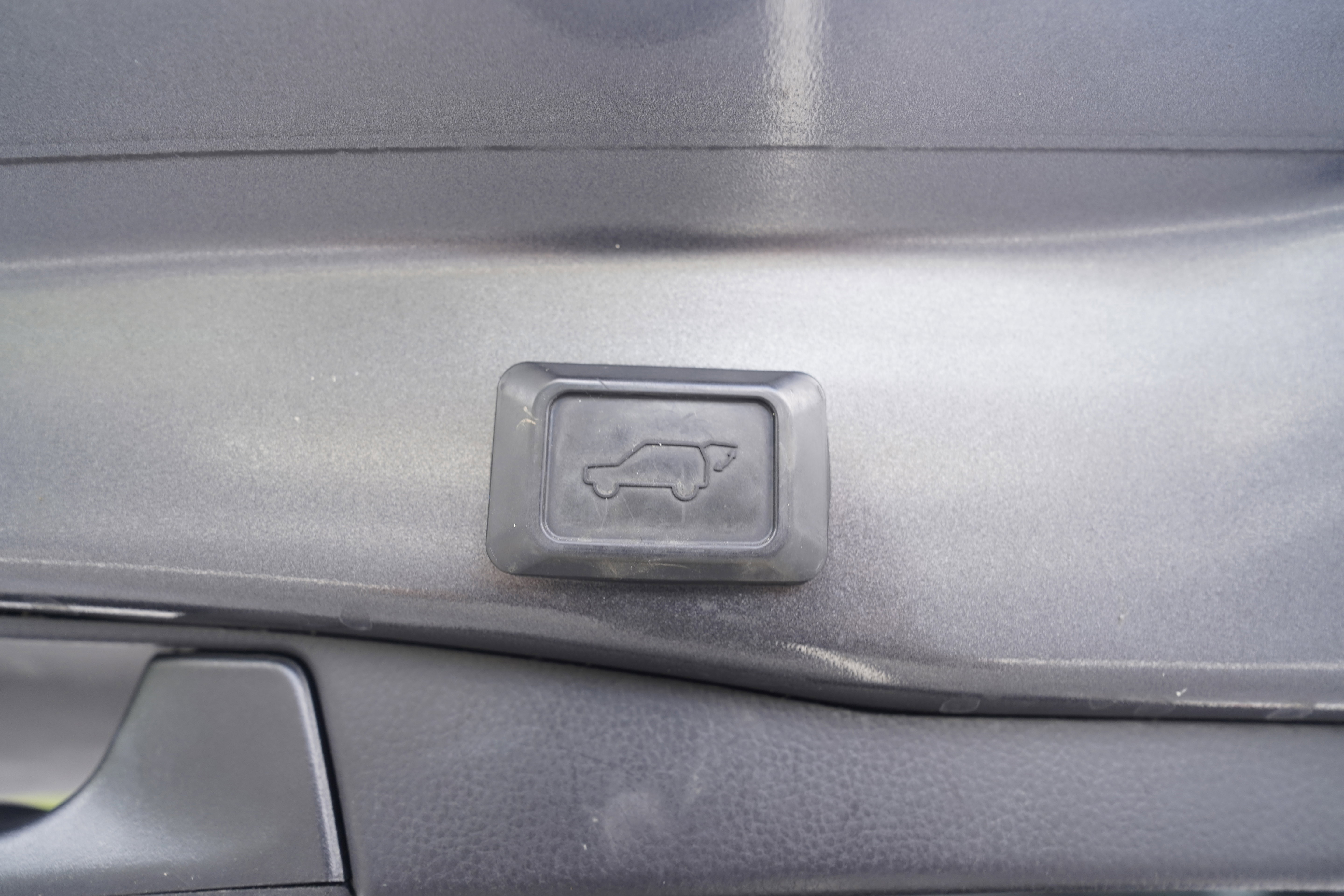 Used 2022 Toyota RAV4 XLE Premium FWD image 43