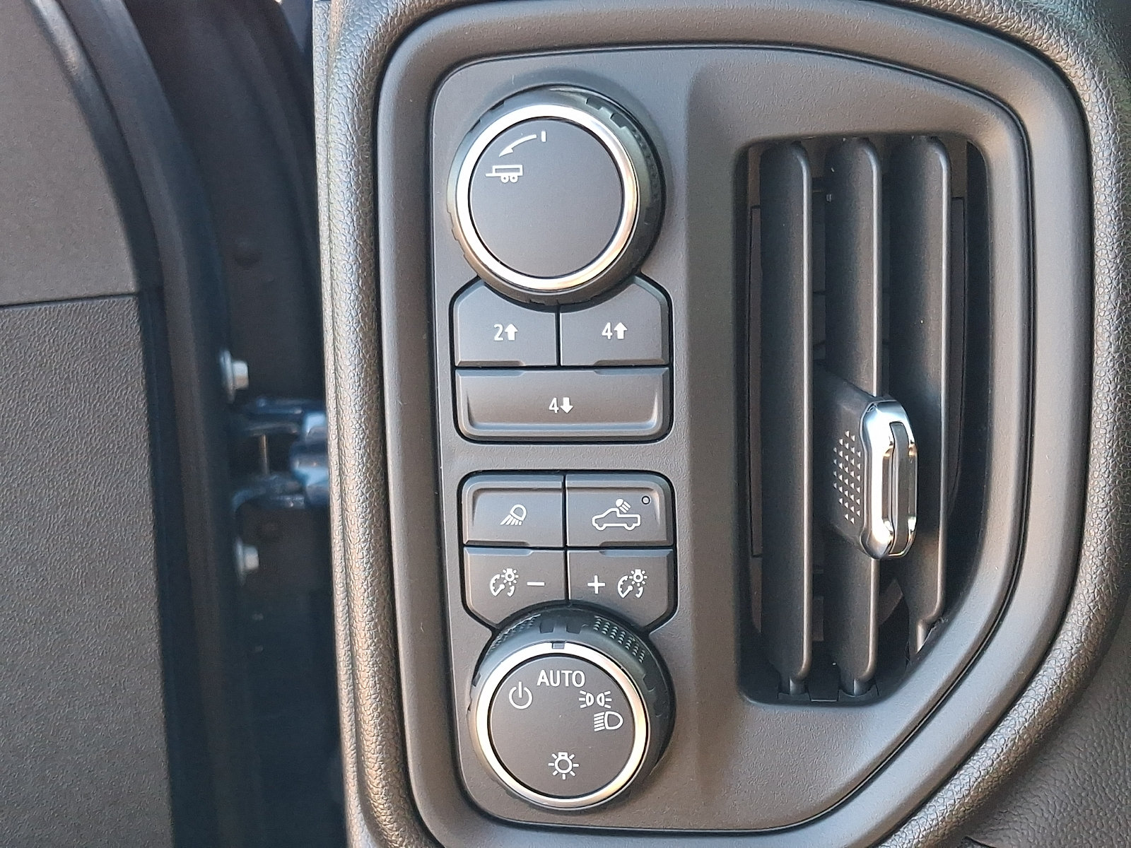 Used 2024 Chevrolet Silverado 2500 Custom w/ Custom Value Package AWD/4WD image 25
