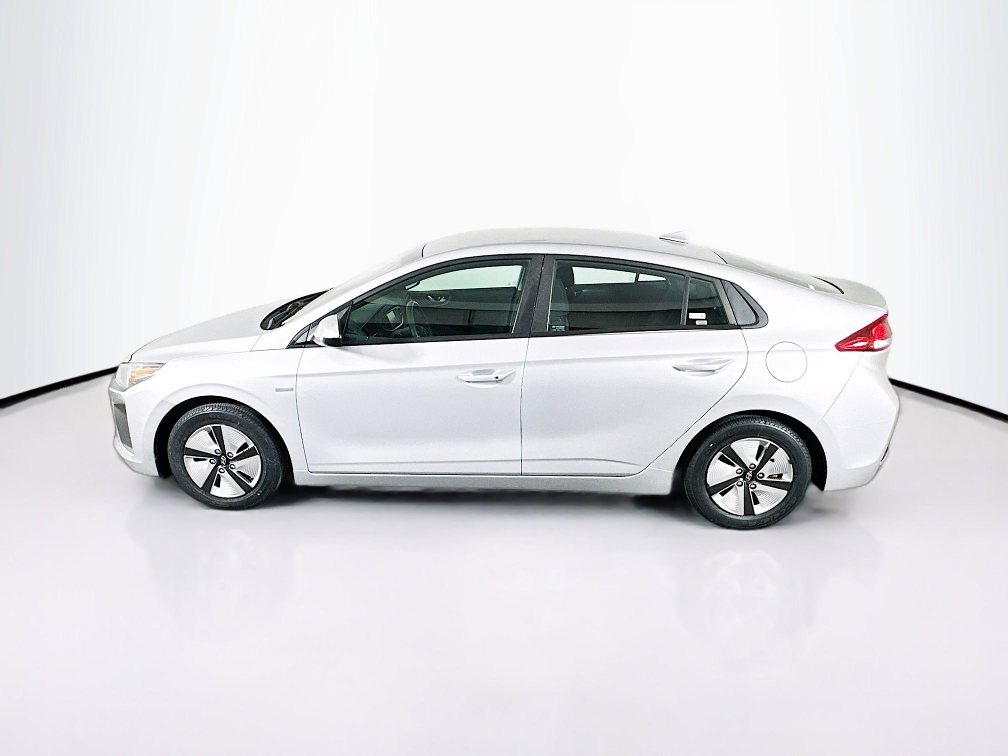 Used 2019 Hyundai Ioniq Blue image 4