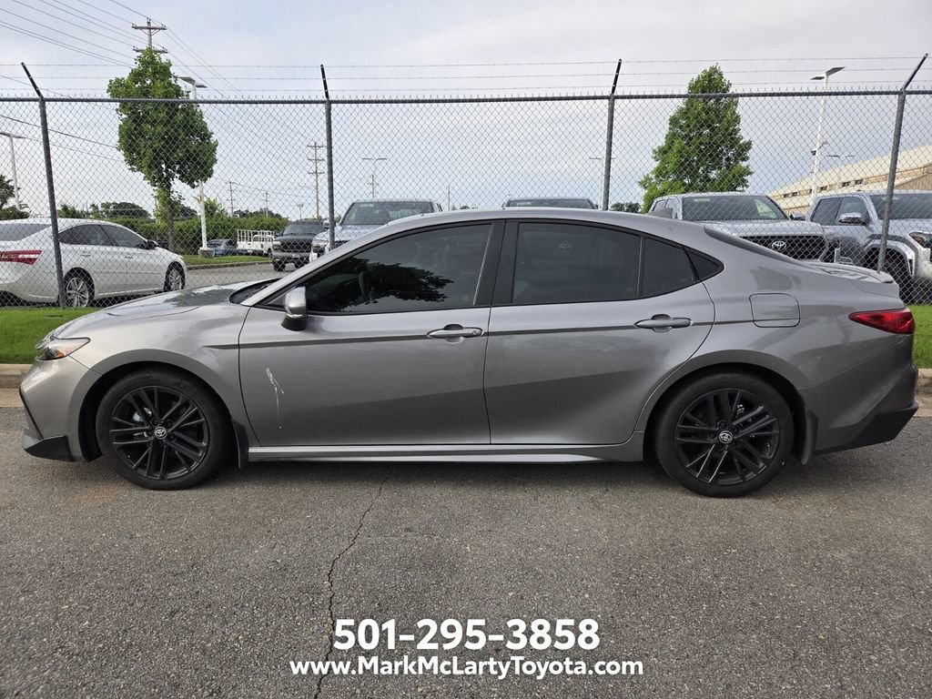 Used 2025 Toyota Camry SE w/ Convenience Package FWD image 8
