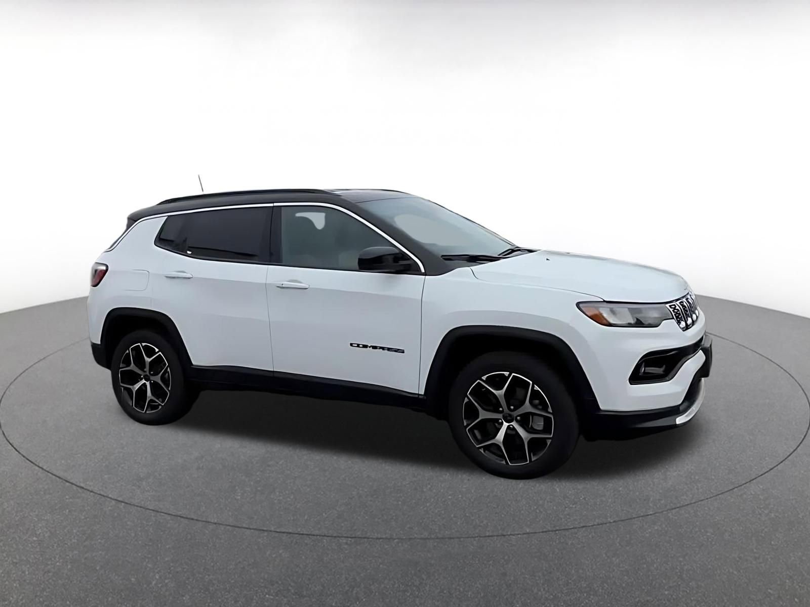 Used 2025 Jeep Compass Limited AWD/4WD image 2